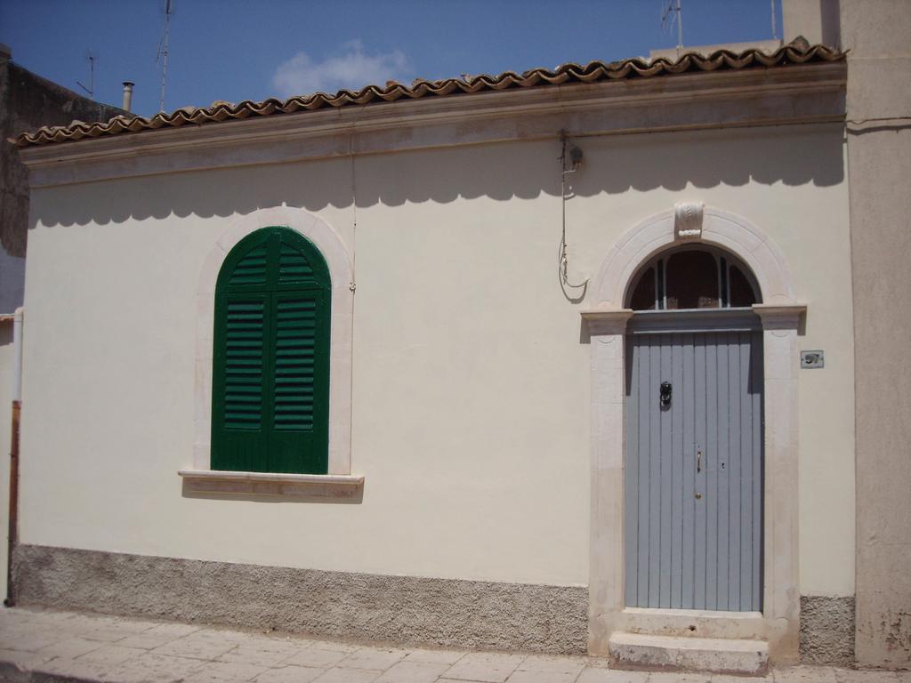 Case Nausica Marina di Ragusa Rom bilde